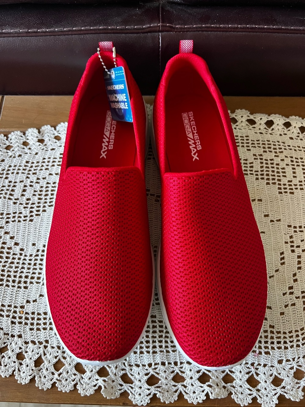 Skechers GOGA MAX size 10 wide. NWT